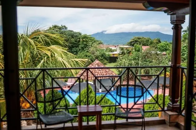Deluxe Tek Büyük Yataklı Oda, Balkon, Şehir Manzaralı