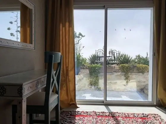 Comfort Üç Kişilik Oda (Majorelle)