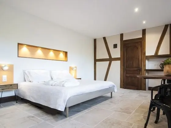 Luxury Tek Büyük Yataklı Oda, Banyolu/Duşlu, Bahçe Manzaralı (Avec Sauna )