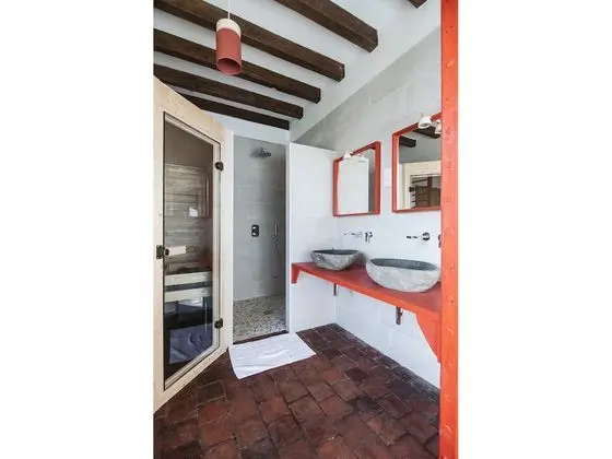 Luxury Tek Büyük Yataklı Oda, Banyolu/Duşlu, Bahçe Manzaralı (Avec Sauna )