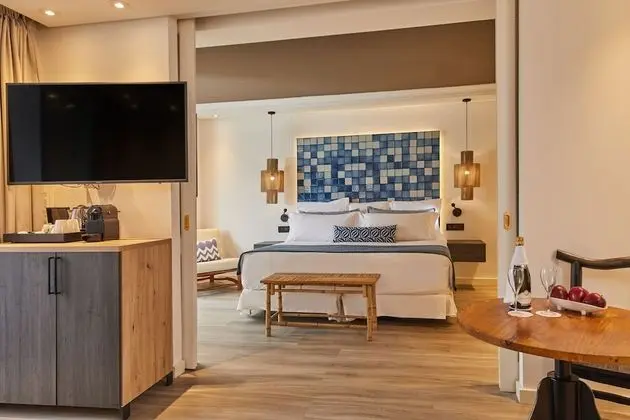 Preferred Club Suite (2 Adults)