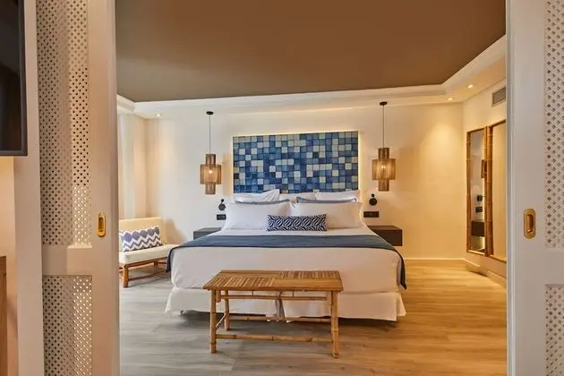 Preferred Club Suite (2 Adults)
