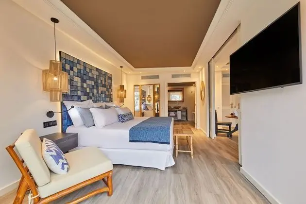 Preferred Club Suite (2 Adults)