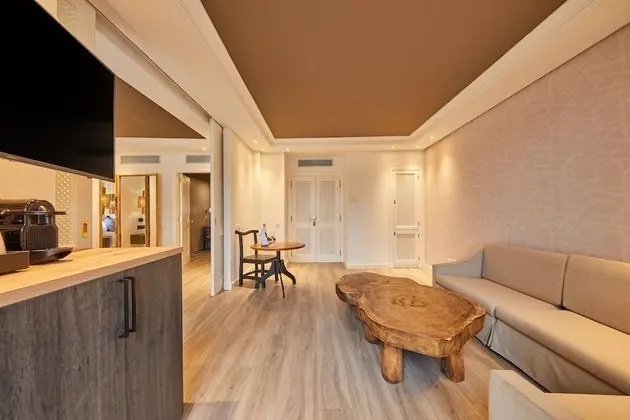 Preferred Club Suite (2 Adults)