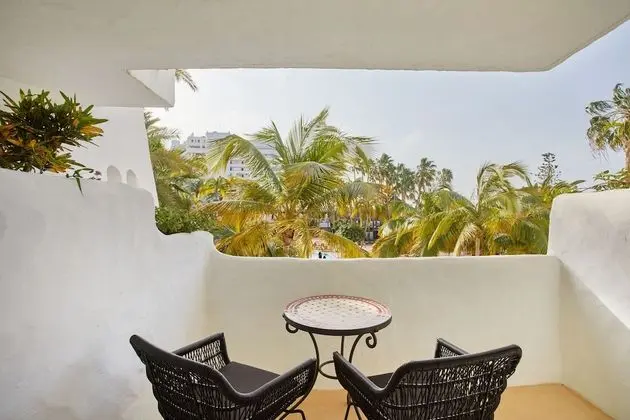 Tek Büyük Yataklı Oda, Balkon, Havuz Manzaralı (1 adult+ 2 children)