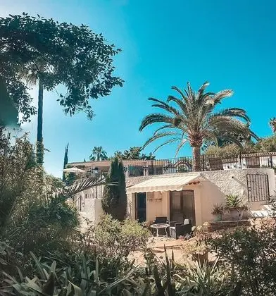 Tek Büyük veya İki Ayrı Yataklı Oda, Bahçe Manzaralı