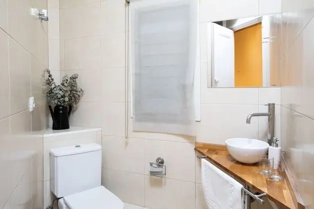 Economy Tek Büyük veya İki Ayrı Yataklı Oda (Shared Toilets)