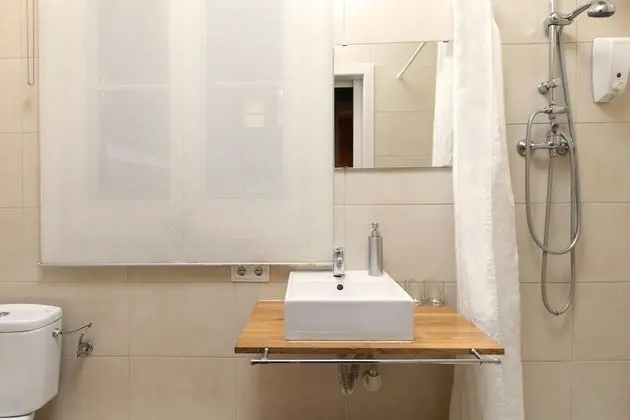 Economy Tek Büyük veya İki Ayrı Yataklı Oda (Shared Toilets)