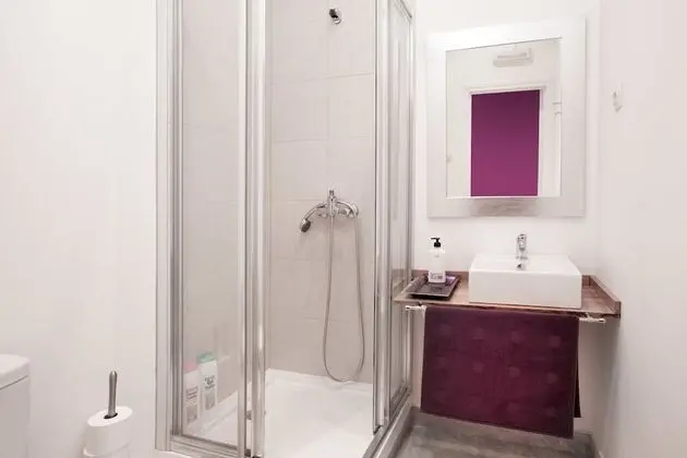 Tek Büyük Yataklı Oda, Banyolu/Duşlu