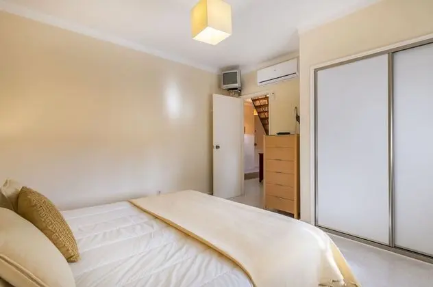 Apart Daire, 2 Yatak Odası, Teras, Havuz Manzaralı