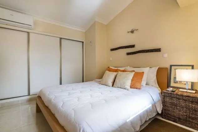 Apart Daire, 2 Yatak Odası, Teras, Havuz Manzaralı