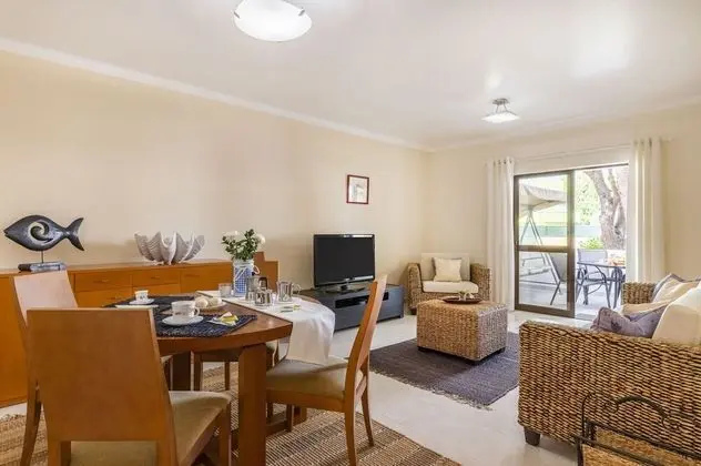 Apart Daire, 2 Yatak Odası, Teras, Havuz Manzaralı