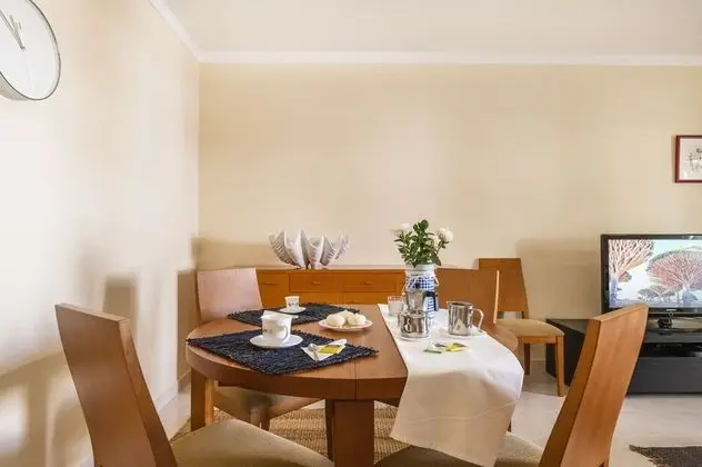 Apart Daire, 2 Yatak Odası, Teras, Havuz Manzaralı