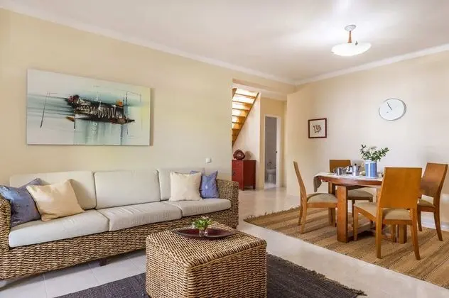 Apart Daire, 2 Yatak Odası, Teras, Havuz Manzaralı