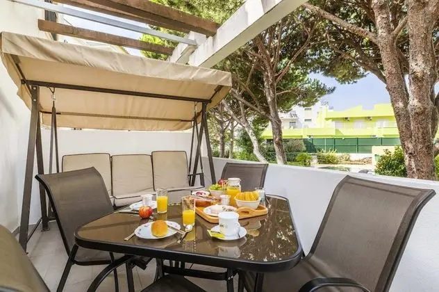 Apart Daire, 2 Yatak Odası, Teras, Havuz Manzaralı