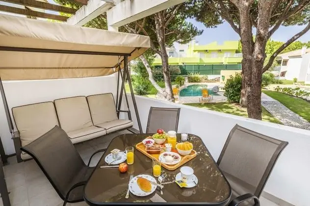 Apart Daire, 2 Yatak Odası, Teras, Havuz Manzaralı