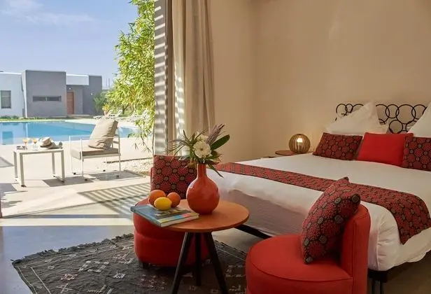 Tek Büyük Yataklı Oda, Havuz Manzaralı (Oliviers)