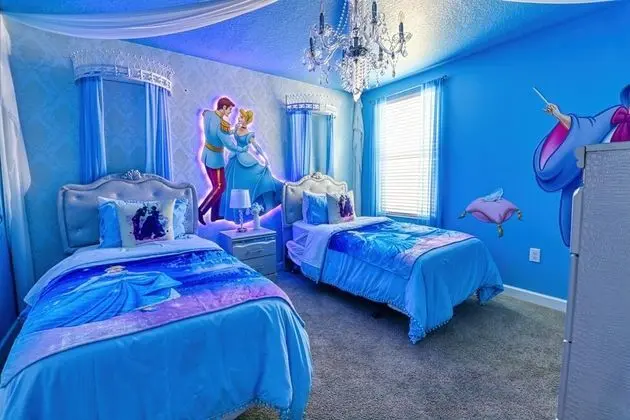 Ev, Birden Çok Yatak (Jared's Themed Manor at Champions Gat)