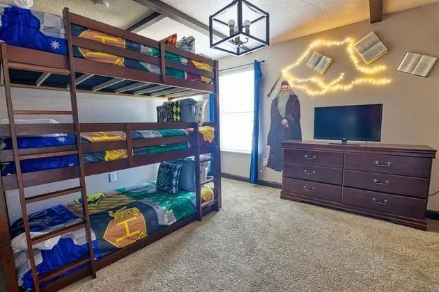 Ev, Birden Çok Yatak (Jared's Themed Manor at Champions Gat)