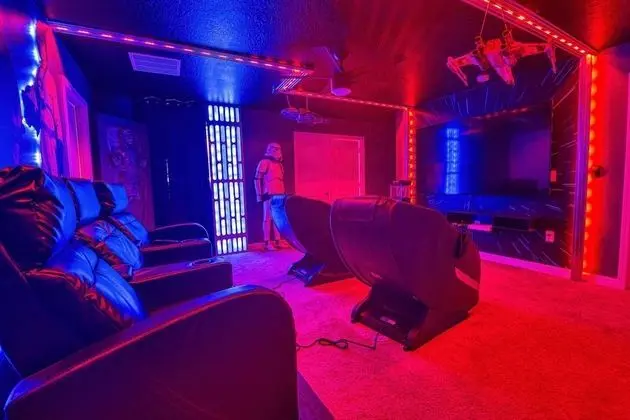 Ev, Birden Çok Yatak (Jared's Themed Manor at Champions Gat)