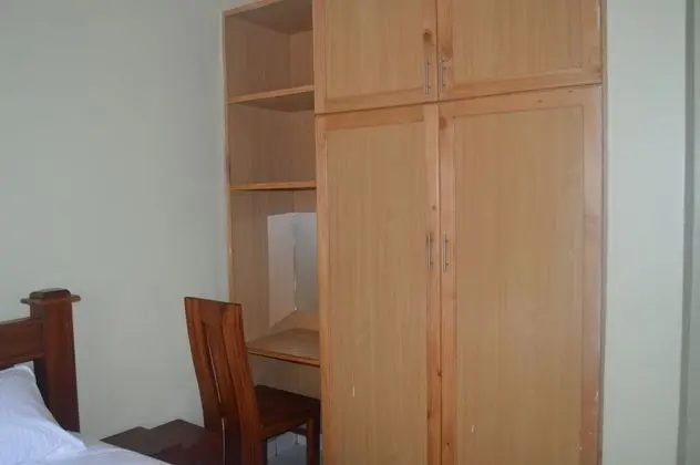 Üç Kişilik Oda, Sigara İçilmez