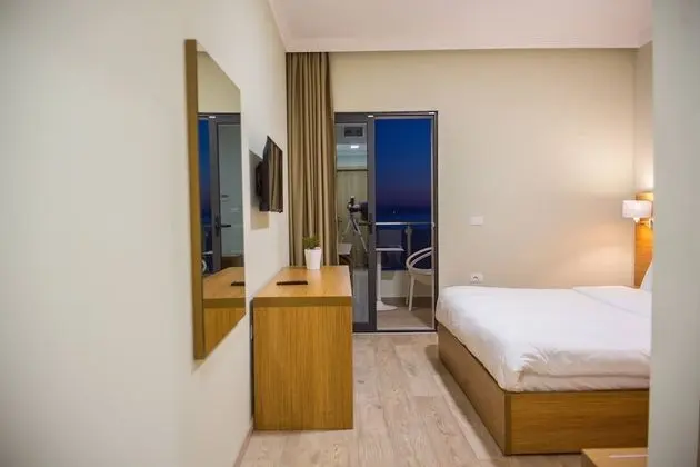 Tek Büyük veya İki Ayrı Yataklı Oda, Balkon, Deniz Manzaralı
