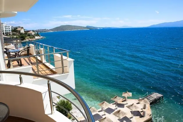 Tek Büyük veya İki Ayrı Yataklı Oda, Balkon, Deniz Manzaralı