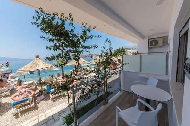 Tek Büyük veya İki Ayrı Yataklı Oda, Deniz Manzaralı, Zemin Kat