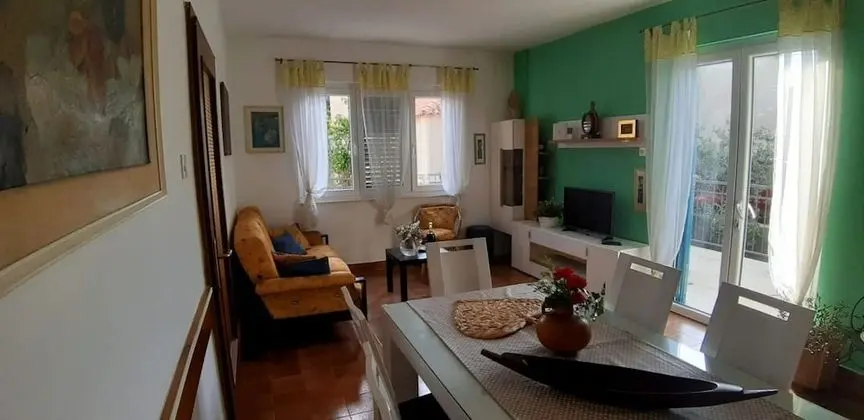 Ev (Jaroje - 80m from the beach with park)