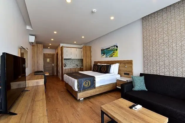 Bahce Yada Havuz Manzarali Studio Custom Room