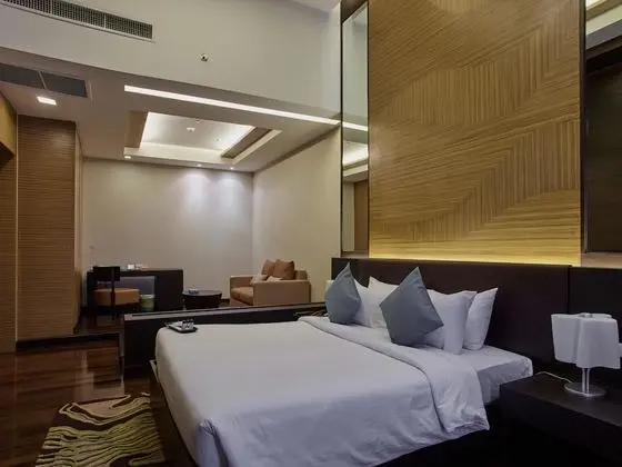 Presidential Jacuzzi Suite