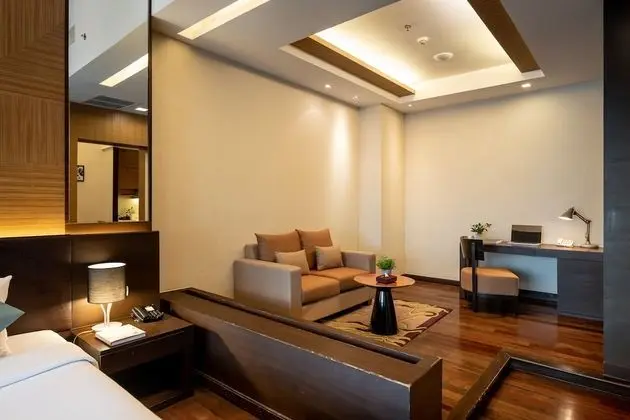 Presidential Jacuzzi Suite