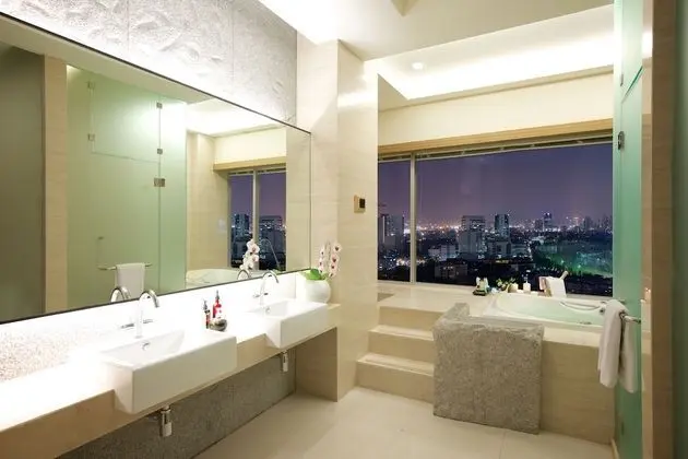 Presidential Jacuzzi Suite