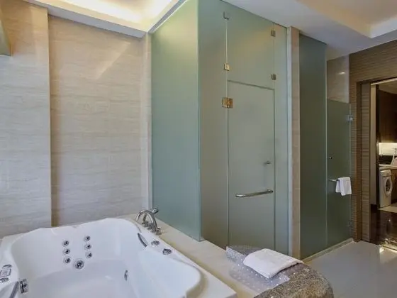 Presidential Jacuzzi Suite