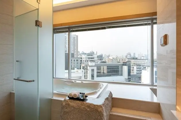 Presidential Jacuzzi Suite