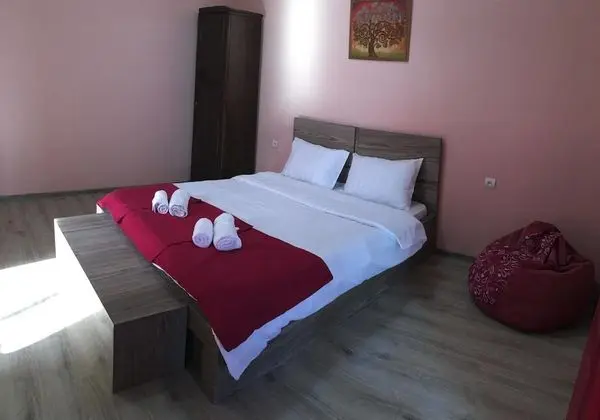 Üç Kişilik Oda, Şömine