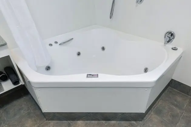Luxury Stüdyo, Jakuzi