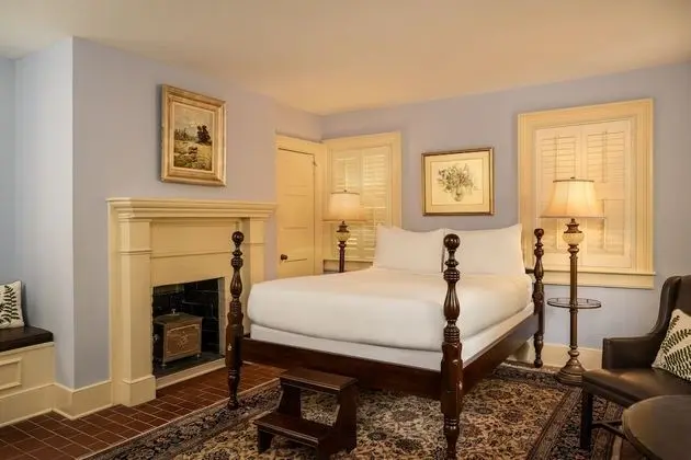 Carriage House Queen