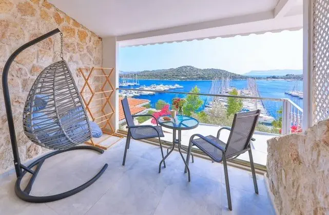 Salvia Oda, Deniz Manzaralı, Jakuzili