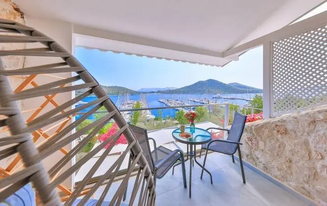 Salvia Oda, Deniz Manzaralı, Jakuzili