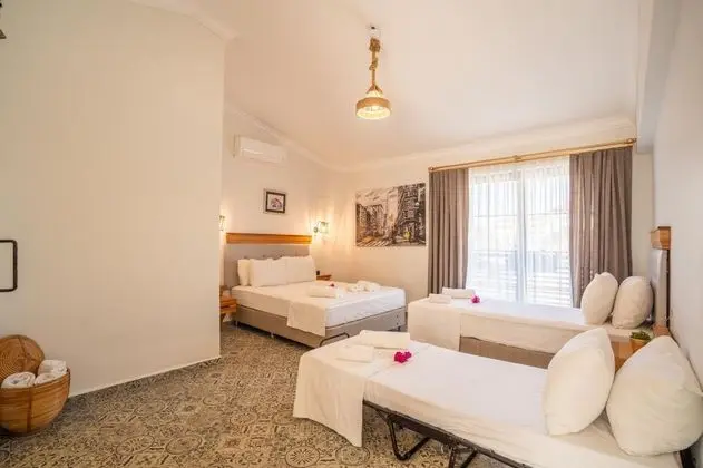 Superior Triple Room, Manzarasız, Balkonlu