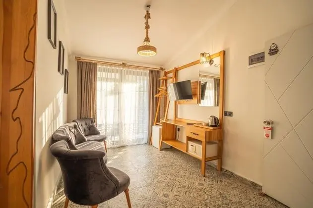Superior Triple Room, Manzarasız, Balkonlu