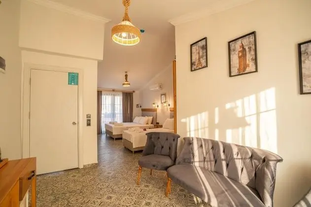 Superior Triple Room, Manzarasız, Balkonlu