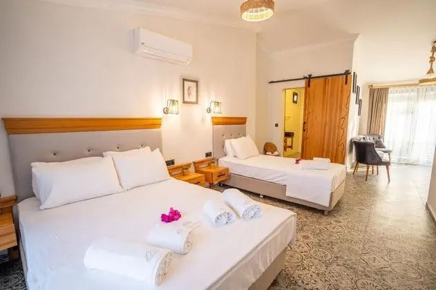 Superior Triple Room, Manzarasız, Balkonlu