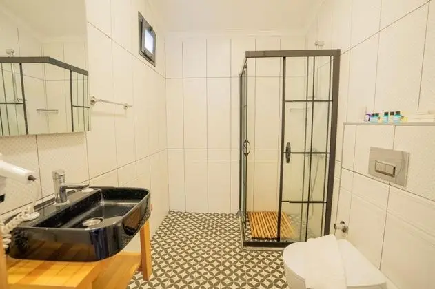 Superior Triple Room, Manzarasız, Balkonlu