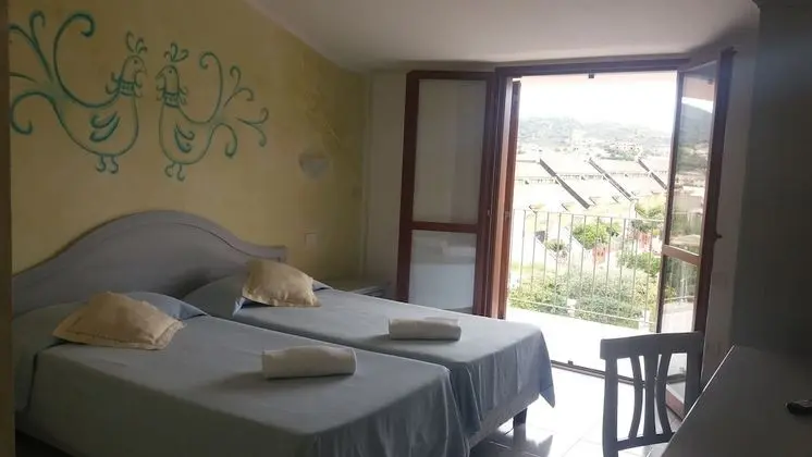Tek Büyük Yataklı Oda, Balkon, Bahçe Manzaralı