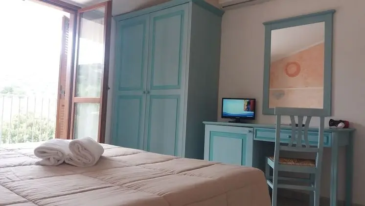 Tek Büyük Yataklı Oda, Balkon, Bahçe Manzaralı
