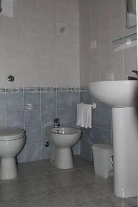 Üç Kişilik Oda, Şehir Manzaralı