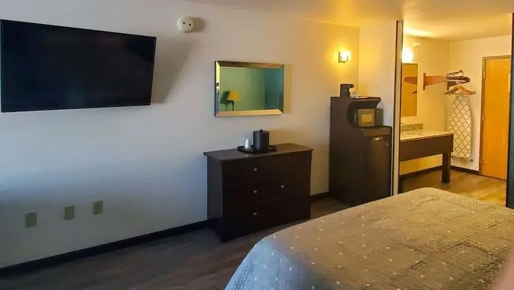 Standard Süit, 1 En Büyük (King) Boy Yatak ve Çekyat (with Pull out Couch, Non-pet friendly)