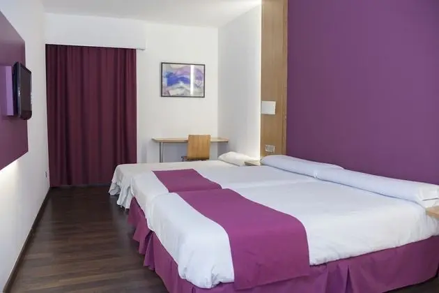 Üç Kişilik Oda